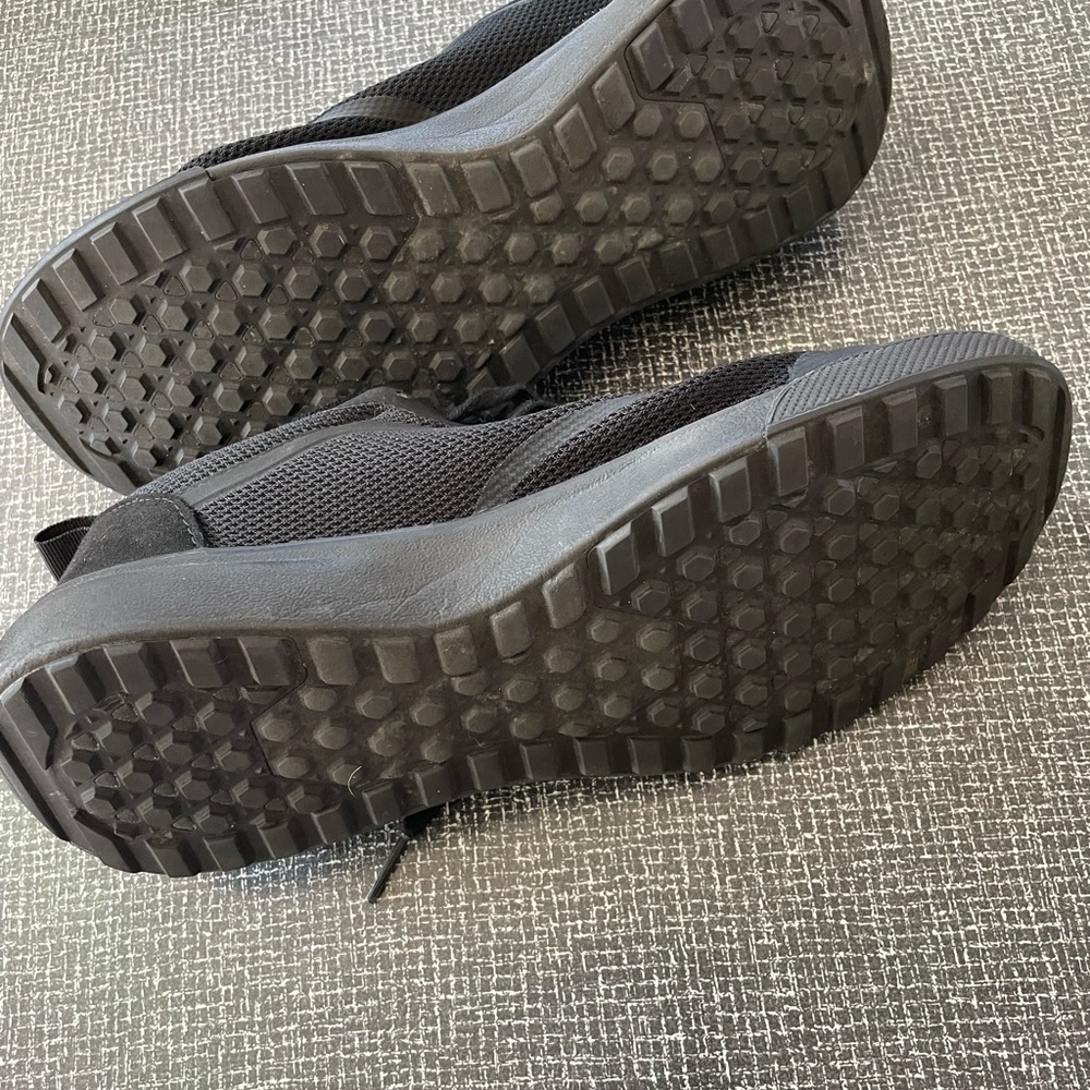 Vans Men's Black Ultrarange Sneakers - Picture 3 of 4